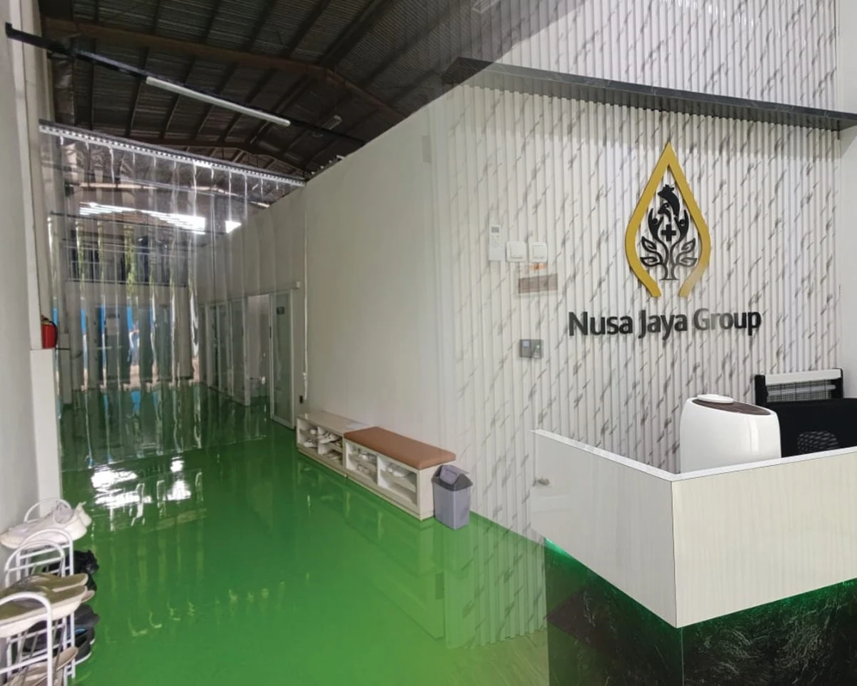 Interior fasilitas produksi Nusa Jaya Farma di Bekasi